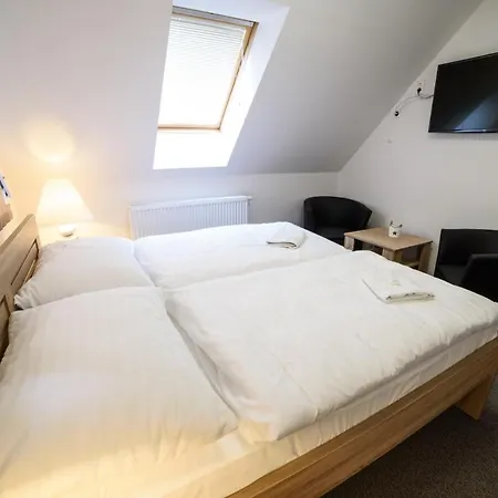 Motorest-pension U Hrachu,s.r.o. 3*
